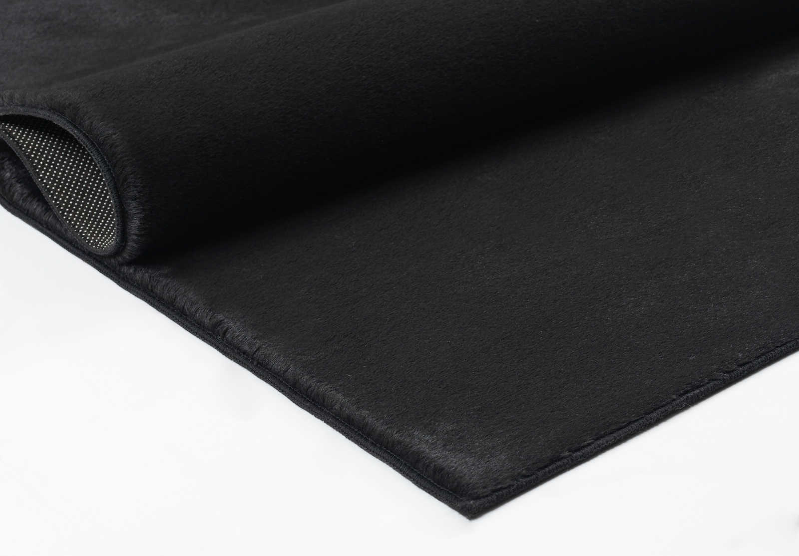             Kuschelweicher Hochflor Teppich in Schwarz – 340 x 240 cm
        