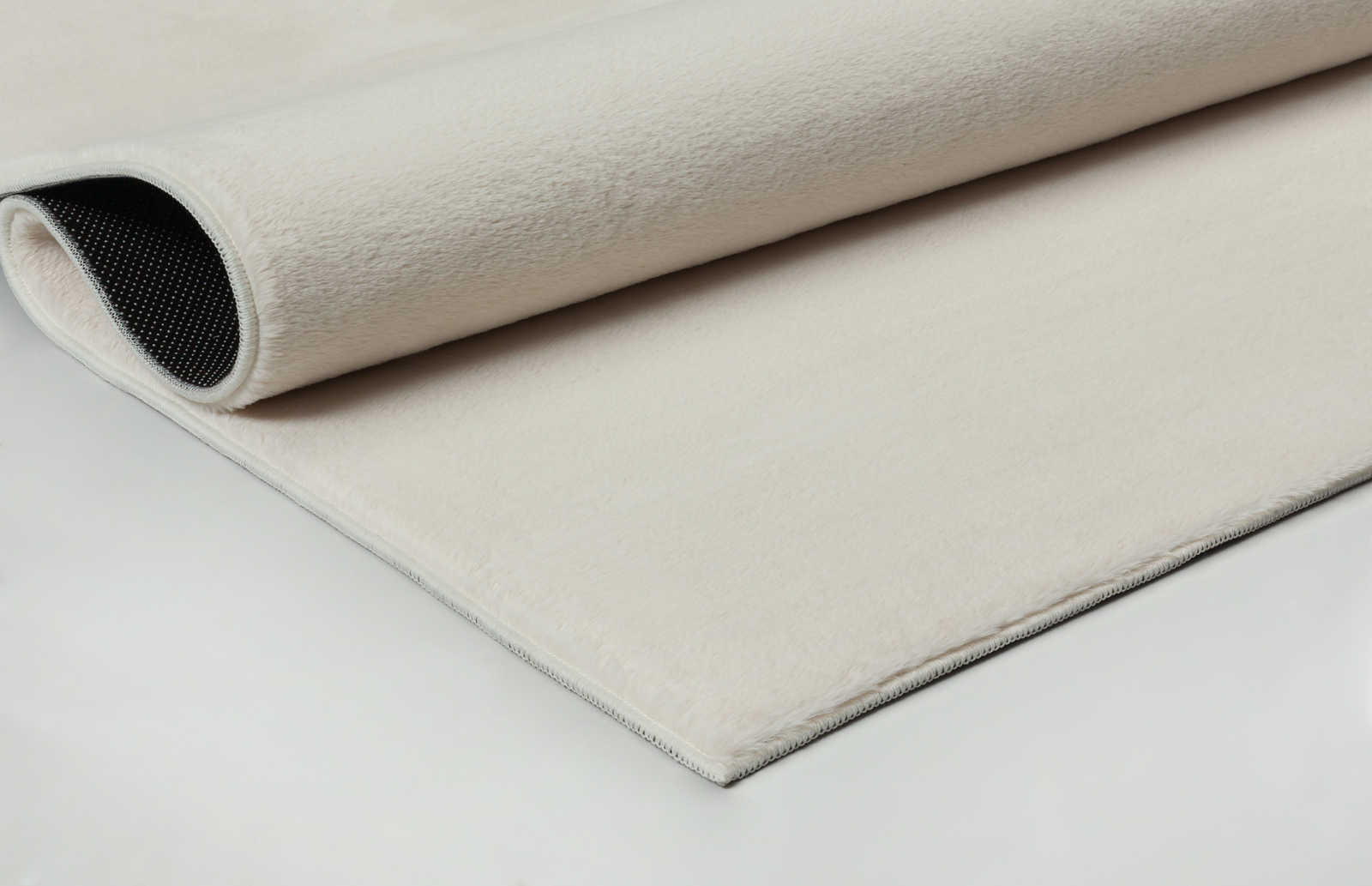             Sanfter Hochflor Teppich in Creme – 200 x 140 cm
        