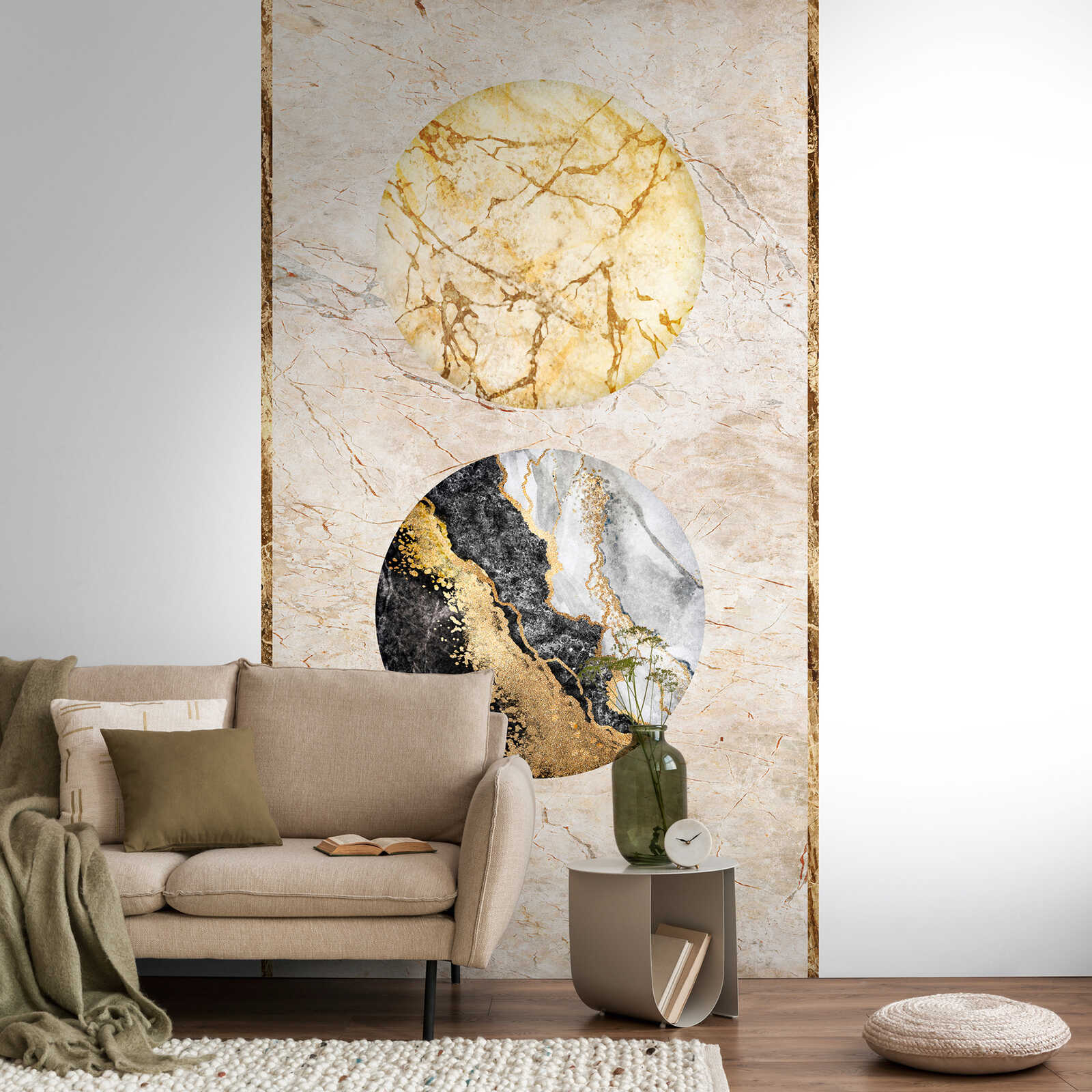         Luxuriöse Marmor Vliestapete mit Kreisen und goldenen Akzenten – Beige, Gold, Schwarz
    
