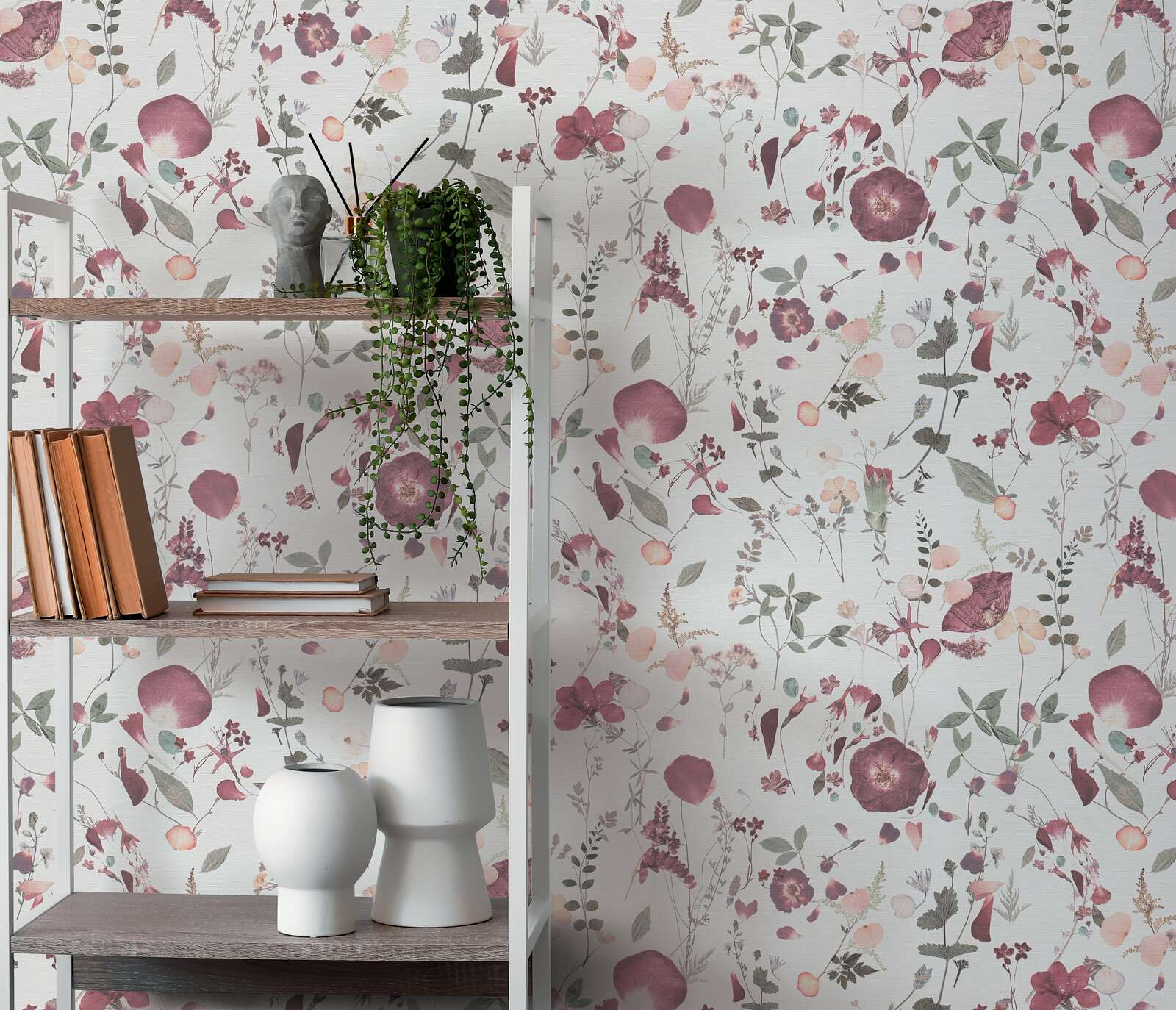             Vliestapete mit Blumenstraußmotiv im Landhausstil – Weiß, Violett, Rosa
        