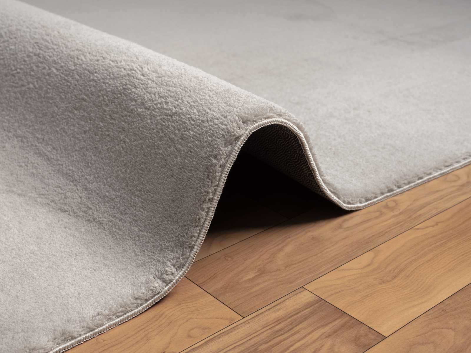             Modischer Hochflor Teppich in Sand – 150 x 80 cm
        