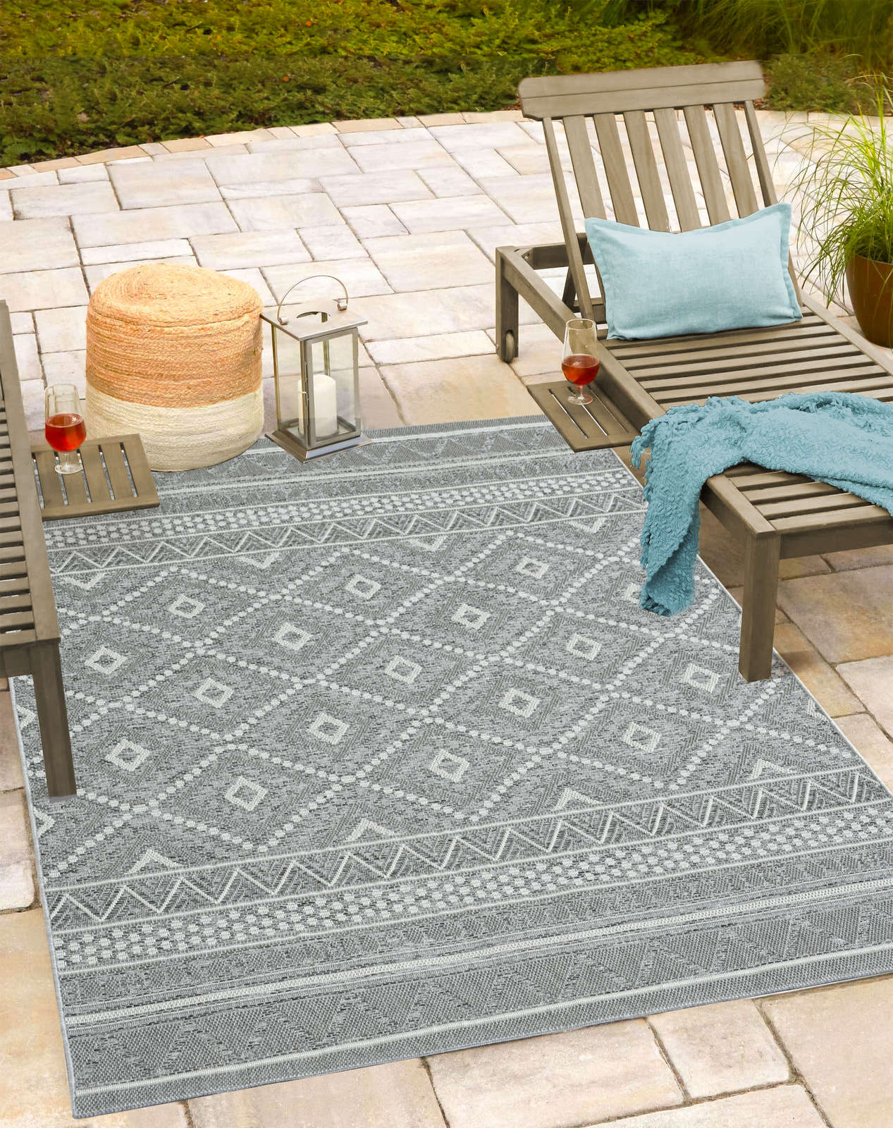             Bemusterter Outdoor Teppich in Grau – 280 x 200 cm
        